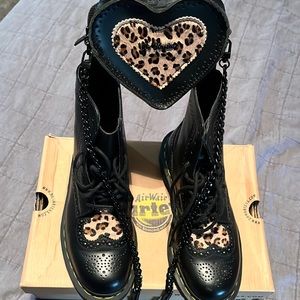 Dr. martens black medium leopard size 7 in Women